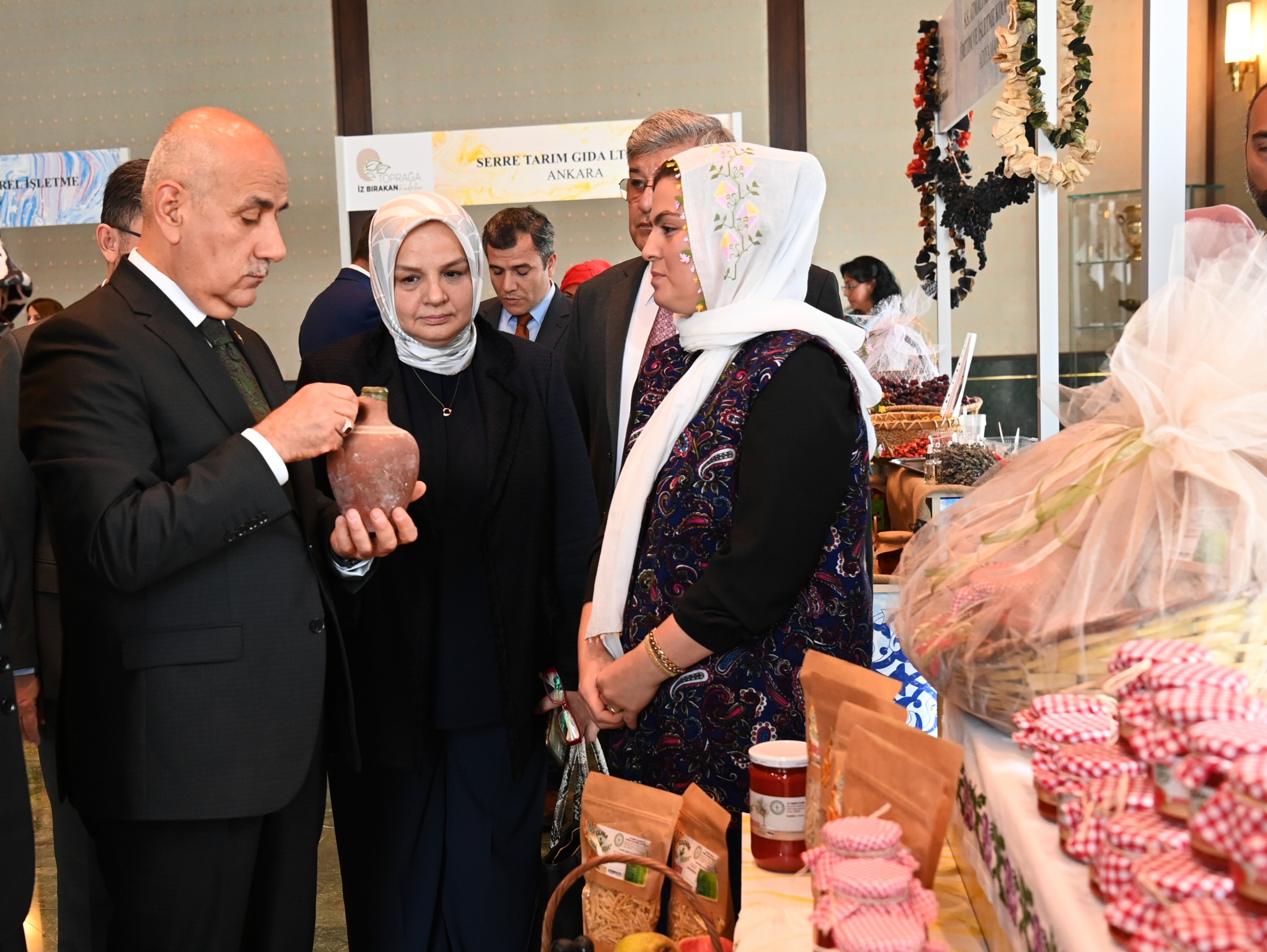BAKAN KİRİŞCİ “280 BİN 643 KADIN ÇİFTÇİMİZE YAKLAŞIK 10 MİLYAR LİRALIK DESTEK SAĞLADIK”    (1)