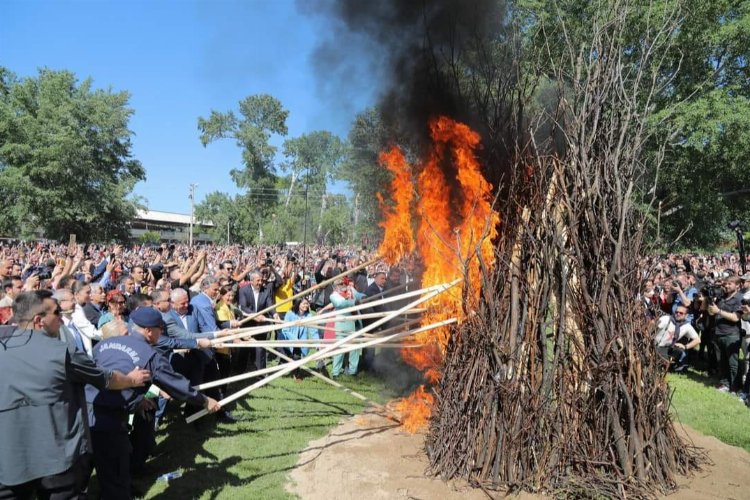 1400 yıllık gelenek: Kakava ateşi bolluk ve bereket getirmesi için yakıldı