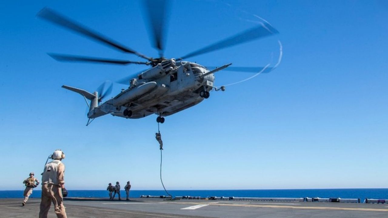 ABD'de İçinde 5 Asker Bulunan Helikopter Kayboldu!