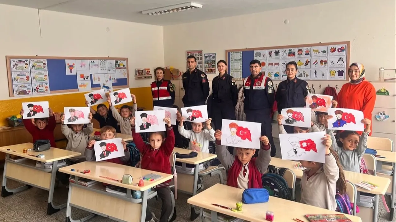 Bilecik Jandarma'dan miniklere güvenlik ve trafik eğitimi