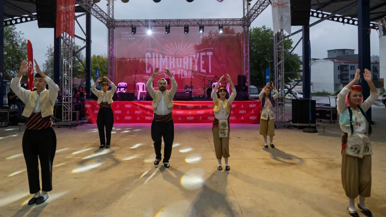 İzmir'de Cumhuriyet coşkusu Kiraz’da