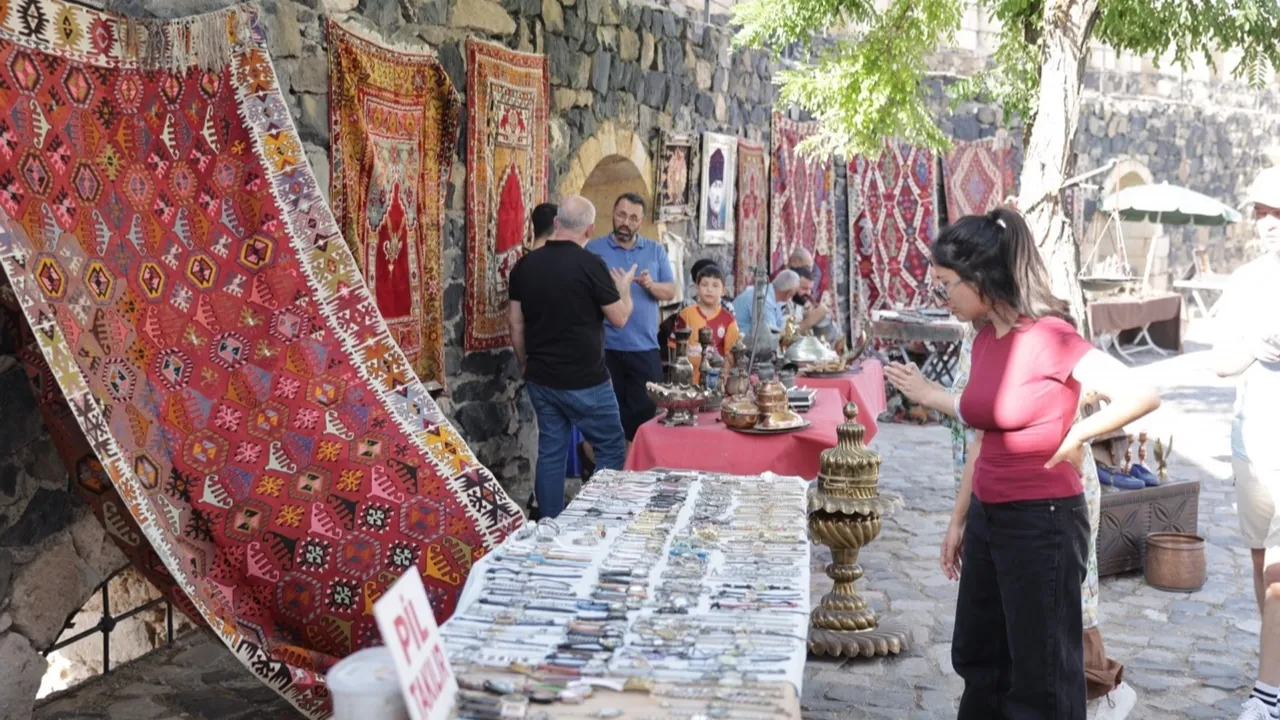 Nevşehir'de antika ve koleksiyon meraklıları tarihin merkezinde buluşuyor