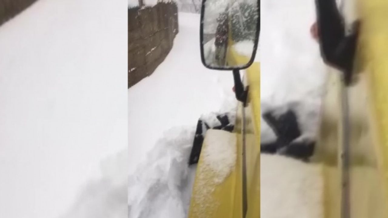 Muhtar, Aracına Taktığı Mekanizmayla Yolları Küredi