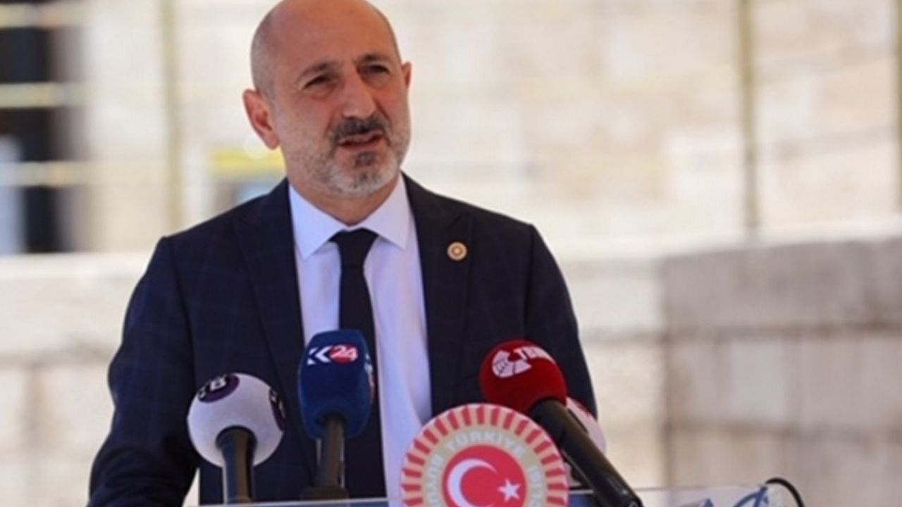 "Nebati Gibi Değil Ama İl ve İlçe Başkanlarımızın Heyecanı Gözlerinden Okunuyor"