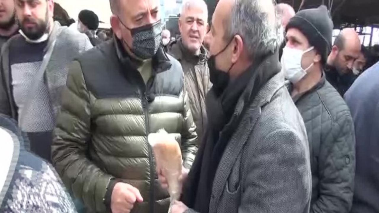 CHP'li Tekin Bit Pazarı Ziyaret Etti: "Karnımızı Doyuramıyoruz, Canımızdan Bezdik "