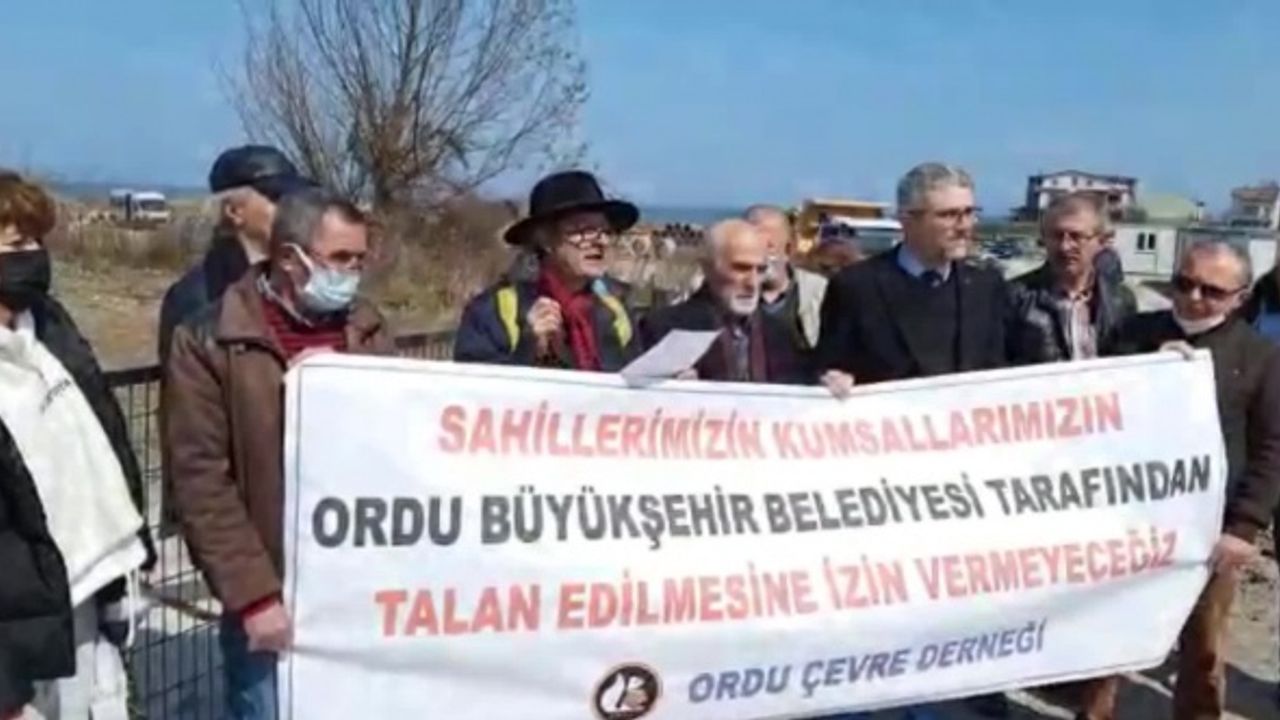 Ordulu Doğaseverler Mahkeme Kararını Astıkları Şantiyede Çalışmaları Durdurdu