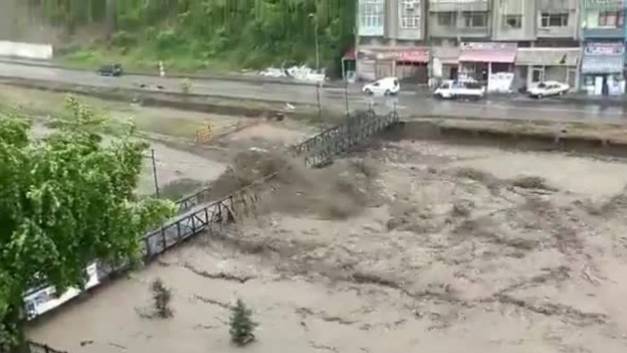 İçişleri: Kastamonu'daki Selde Evinde Mahsur Kalan Felçli Mustafa Çelik Kurtarıldı