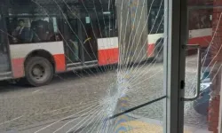CHP'NİN İZMİR SEÇİM BÜROSUNA SALDIRI
