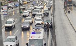 İstanbul'da Sağanak Yağış Hayatı Felç Etti