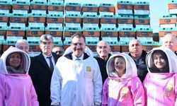 Balıkesir Büyükşehir’den bal üreticilerine hibe kovan dağıtıldı