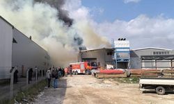 Bursa'da Mobilya Fabrikasında Yangın!