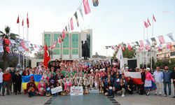 Efes Selçuk Uluslararası halk oyunları şenliği farklı kültürleri birleştirdi