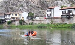 Amasya Belediyesi’nden Yeşilırmak Nehri’nde temizlik çalışması