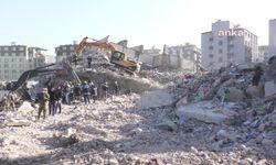 Depremde 219 kişiye mezar olan Atilla Eren Apartmanı’yla ilgili iddianame hazırlandı. Bilirkişi raporu: "Beton kalitesi olması gereken değerin yarısına eşit. Yapının beton dayanımı yetersiz"