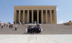 Narlıdere Belediye Başkanı Uzun, Anıtkabir'i ziyaret etti