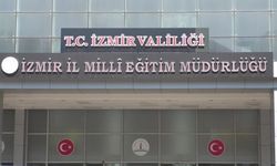 İzmir’de Vali Nevzat Ayaz Anadolu Lisesi’nin yeni binasının imam hatip lisesine tahsisine karşı veliler, bin imza toplayarak Milli Eğitim Müdürlüğü'ne itiraz etti