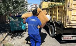 Lüleburgaz Belediyesi'nden yol kenarına bırakılan mobilyalara karşı çalışma