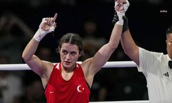 Paris Olimpiyatları'nda bir madalya daha: Boksör Esra Yıldız Kahraman yarı finalde