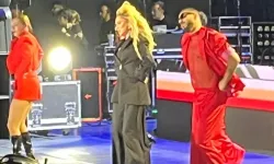 Hadise, Bursa'da izleyenleri büyüledi