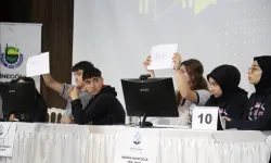 Bursa İnegöl'de liseliler bilgileriyle yarıştı