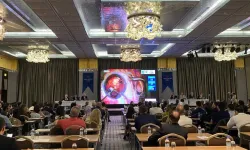 Bursa'da göz cerrahlarından canlı ameliyat