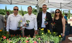 Manisa'da bayramlık çiçekler Büyükşehir'den