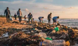 Antalya’da deniz gönüllüleri kıyı temizliği için buluşuyor