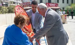 Bornova Cumhuriyet Meydanı'nda çifte kutlama
