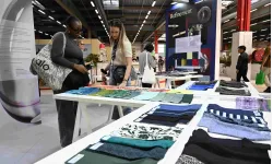 Bursa kumaşları Paris’te genç tasarımcılarla küresel vitrinlerde parladı