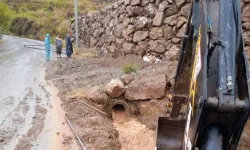 Antalya Büyükşehir yağışta da görevde