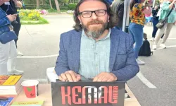 İzmir'de kültürle emek birleşti... Check-Up Oto Servis’te dostluk, üretim ve sanat konuşuldu