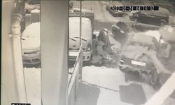 İstanbul'da otomobilin çarptığı araç kıraathanenin bahçesine daldı