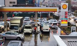Benzin Gelen Zam Öncesi Metrelerce Kuyruklar Oluştu