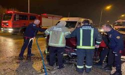 Trafik kazasında yaralı çocuğa yardım eli güvenlik görevlisinden.. Ambulans gelene kadar başından ayrılmadı
