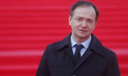 Medinskiy: “Kiev ve Çernihiv'de gerilimi düşürme kararı ateşkes anlamına gelmiyor”