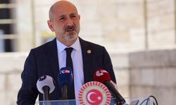 "Nebati Gibi Değil Ama İl ve İlçe Başkanlarımızın Heyecanı Gözlerinden Okunuyor"
