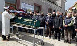 Gazeteci Coşkun Aral'ın annesi Nilüfer Aral son yolculuğuna uğurlandı