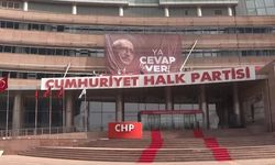 CHP Genel Merkezi'ne “Ya Cevap Ver Ya Hesap Ver" Afişi Asıldı