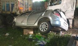 Sürat yapan otomobil, 2 üniversite öğrencisini yaşamdan kopardı