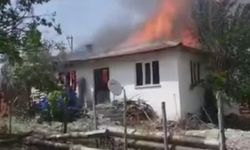 Bursa'da çıkan yangında iki ev ve bir traktör küle döndü
