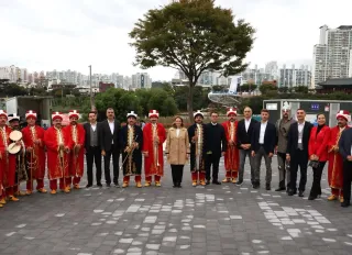 Kocaeli Büyükşehir Mehteri, Ulsan’da yeri göğü inletti