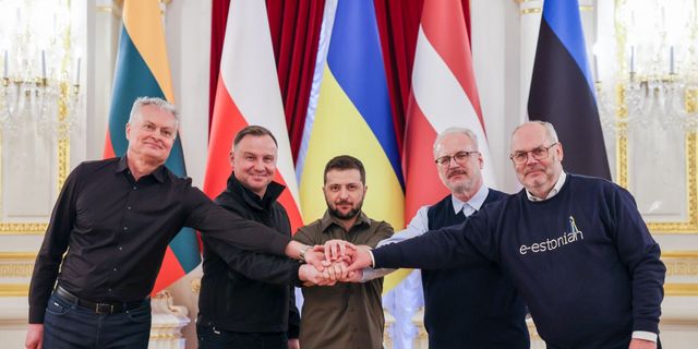 Ukrayna, Polonya, Estonya, Letonya ve Litvanya'dan Rusya'ya karşı 'birlik' mesajı
