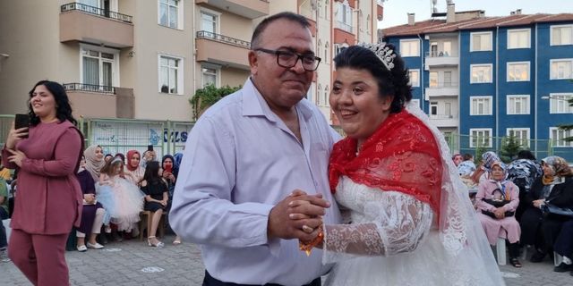 Fedakar baba kızının düğün hayalini gerçekleştirdi