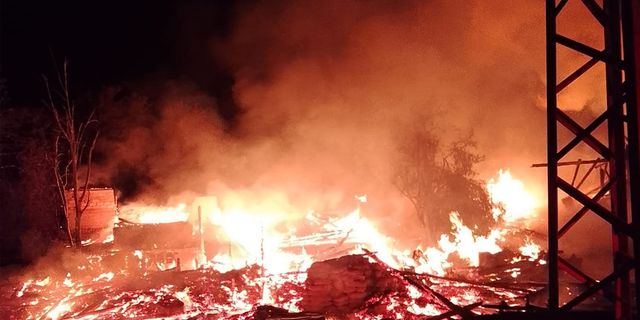Kastamonu'da köyde çıkan yangında iki ev küle döndü