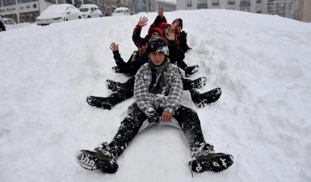 Erzurum'un 3 İlçesinde Eğitime Ara!