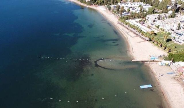 MUĞLA'DA DENİZ KAHVERENGİYE BÜRÜNDÜ