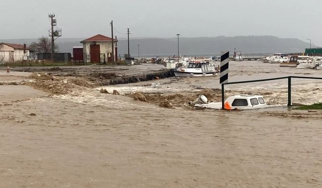 Çanakkale'de Sağanak; Kepez Çayı Taştı!