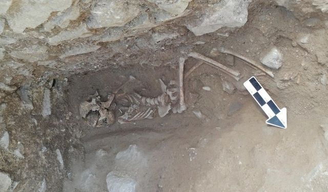 4 Bin 200 Yıllık 'Zombi Mezarı' Bulundu!