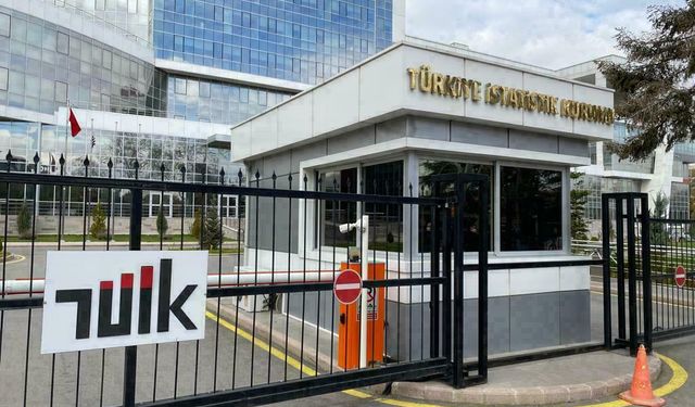 TÜİK: Güven endeksi, hizmet sektöründe yüzde 1,5, perakende ticaret sektöründe yüzde 2,6 azaldı