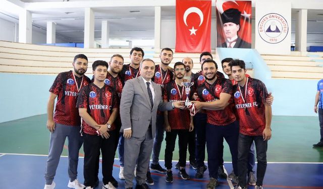 ERÜ 21. Geleneksel Spor Şenliği’nin Ödül Töreni düzenlendi